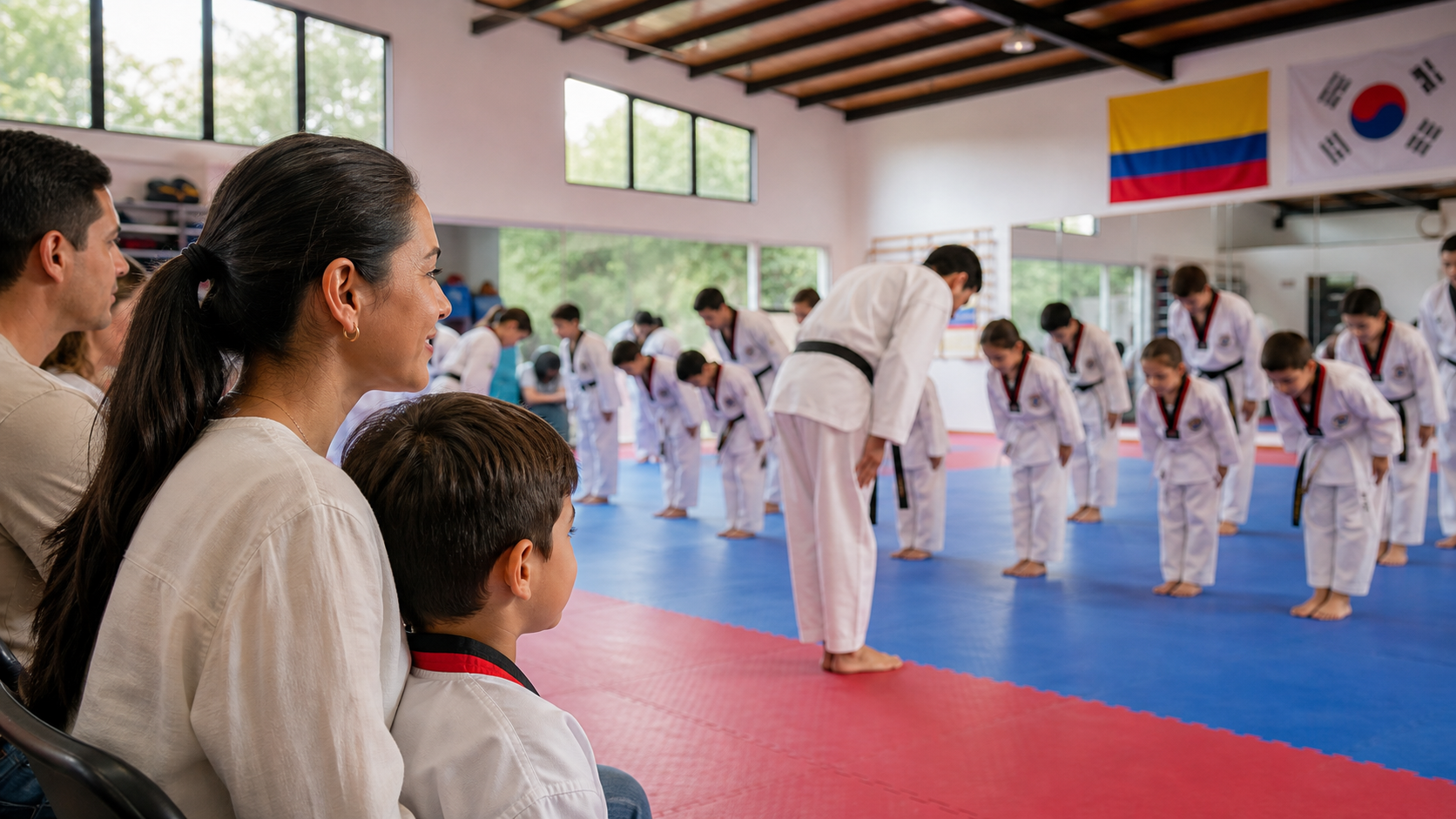Practicantes de Taekwondo reunidos en un espacio de entrenamiento como símbolo de comunidad y acompañamiento